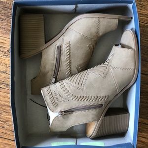 Wedge shoes